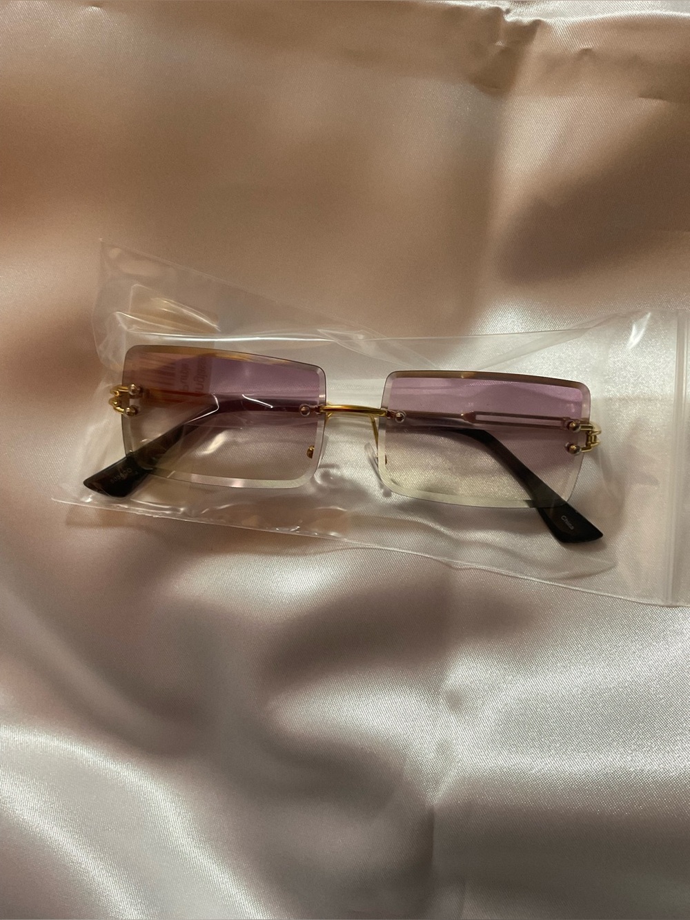Clueless Sunglasses color purple and gold metal frame